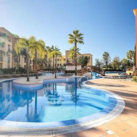 Luxury & Spacious 3 Bedroom With Pool, Victoria Residences, 아파트 *