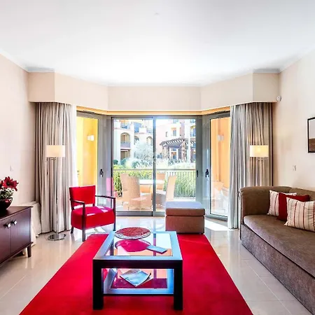 Luxury & Spacious 3 Bedroom With Pool, Victoria Residences, 아파트 빌라모라