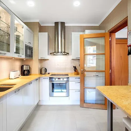 Apartmán Luxury & Spacious 3 Bedroom With Pool, Victoria Residences, *