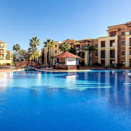 Luxury & Spacious 3 Bedroom With Pool, Victoria Residences, Apartmán